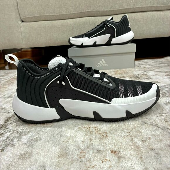 NWT Mens Adidas Basketball Shoes Size 8.5 - Picture 1 of 1